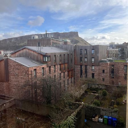 Crags View Apartment On The Royal Mile エディンバラ エクステリア 写真