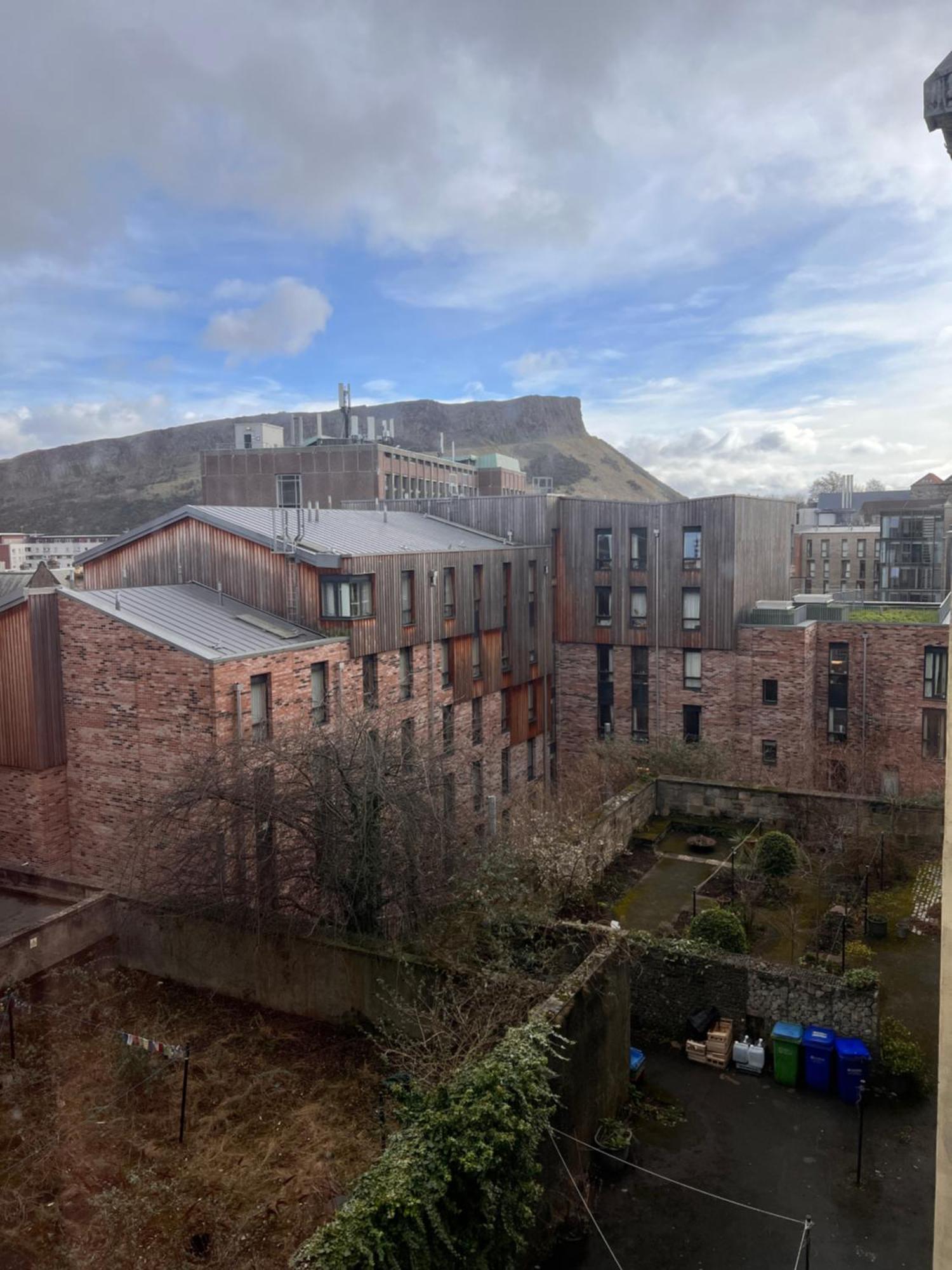 Crags View Apartment On The Royal Mile エディンバラ エクステリア 写真