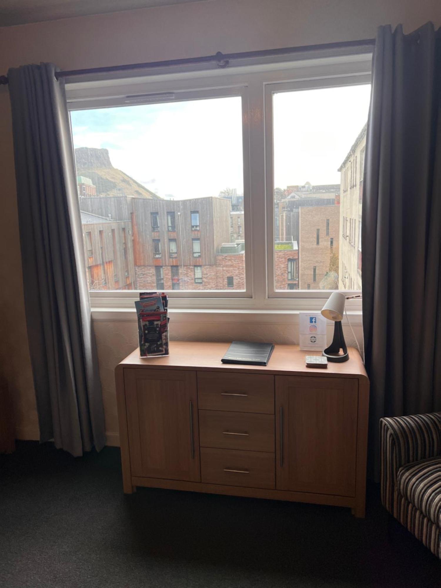 Crags View Apartment On The Royal Mile エディンバラ エクステリア 写真