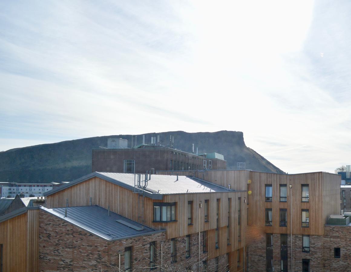 Crags View Apartment On The Royal Mile エディンバラ エクステリア 写真
