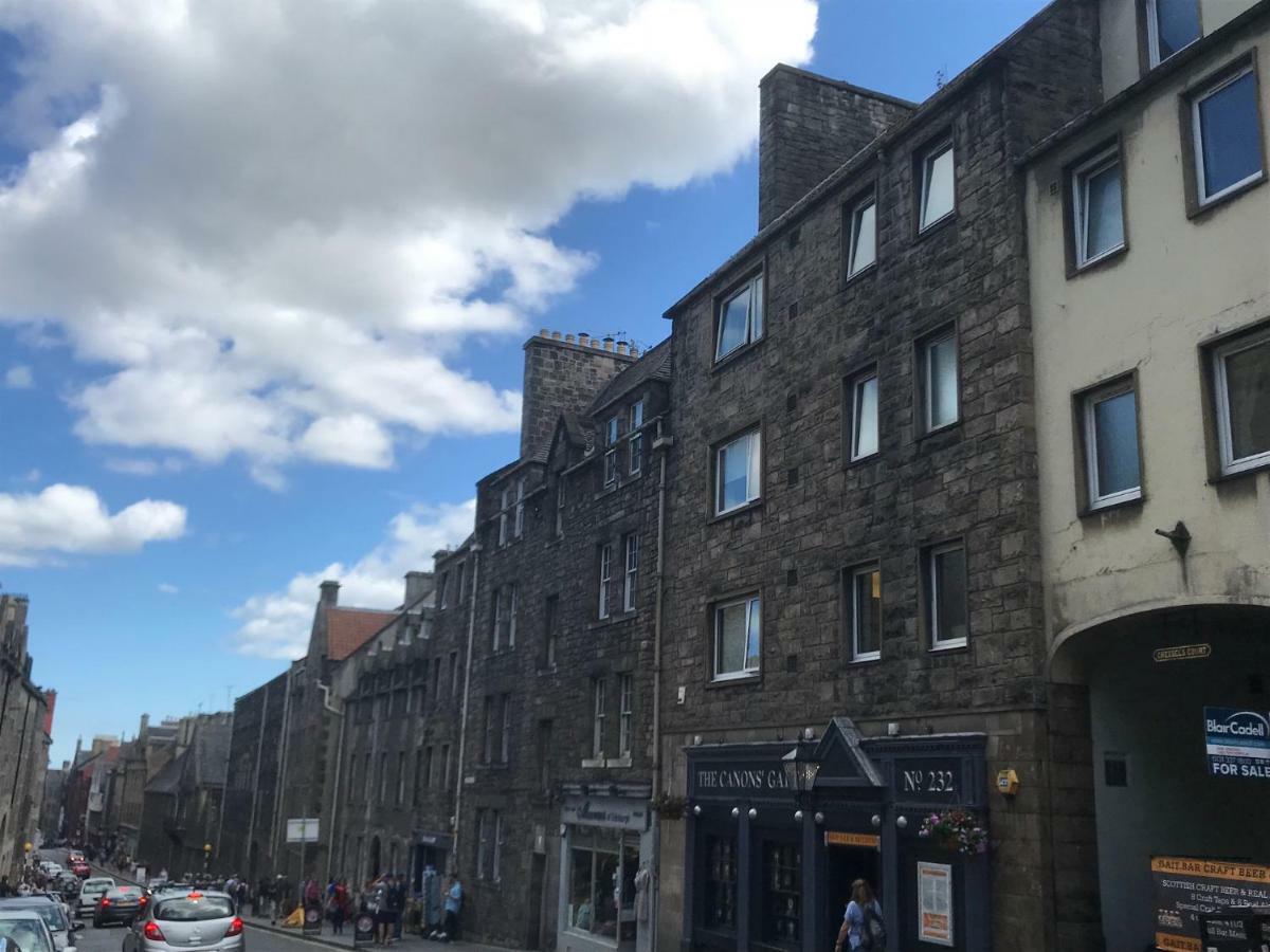 Crags View Apartment On The Royal Mile エディンバラ エクステリア 写真